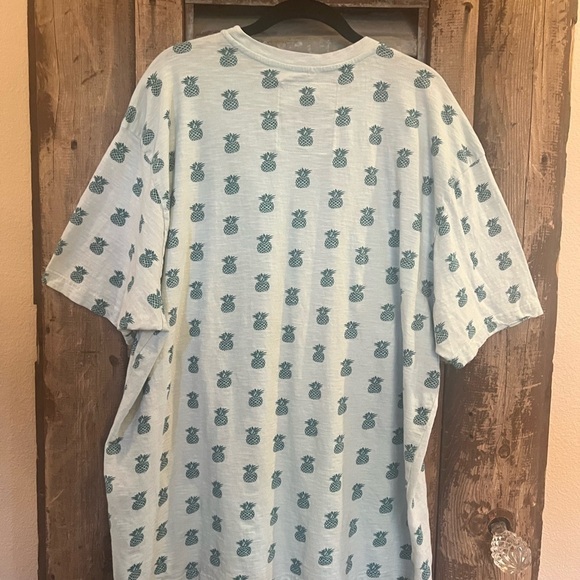 BROKEN THREADS- Men’s T-Shirt - Picture 2 of 8